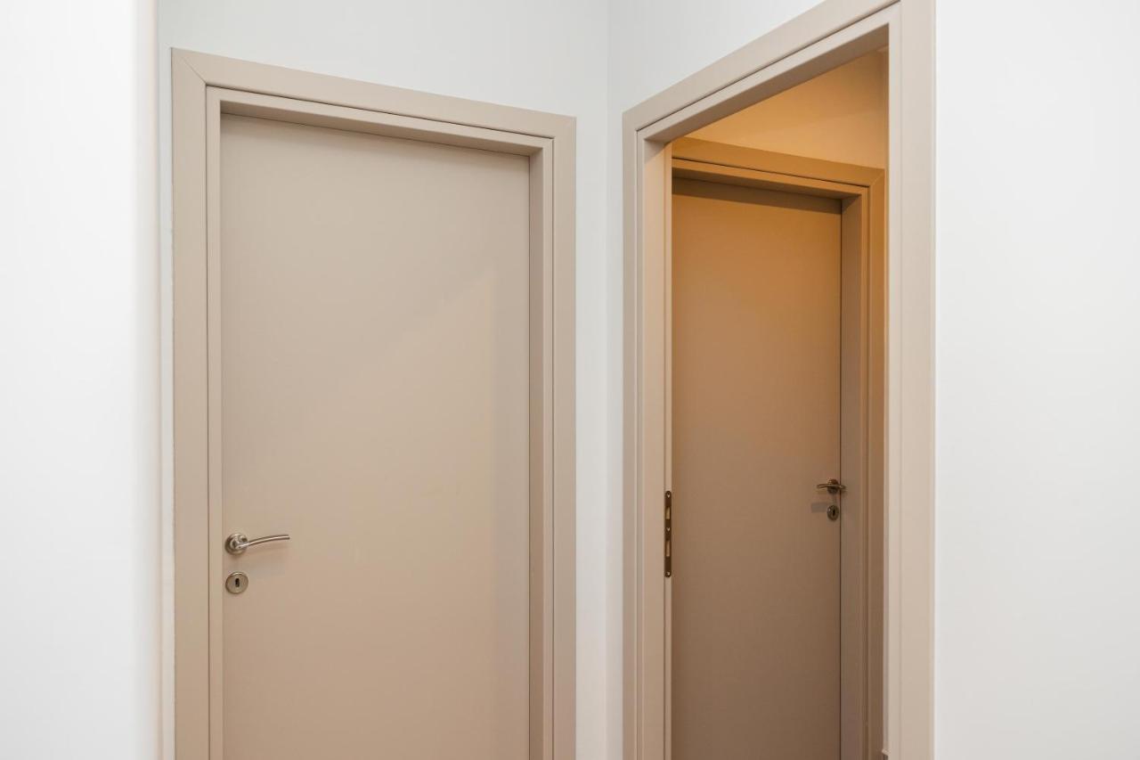 סלוניקי Elegance Apartment 2 Bedroom Suites מראה חיצוני תמונה